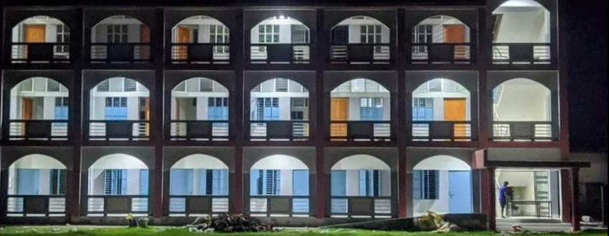 স্কুলের মূল ভবনের ছবি